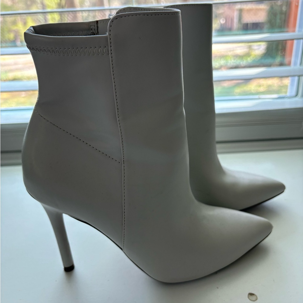 Jessica Simpson white pointed toe stiletto zippered ankle boots booties heels - Picture 3 of 13